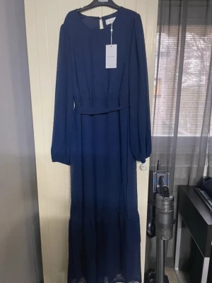 Klänning - Super söt klänning från vila i storlek 36 Köptes för 650 kr men har aldrig kommit till användning - kan mötas upp i Stockholm 