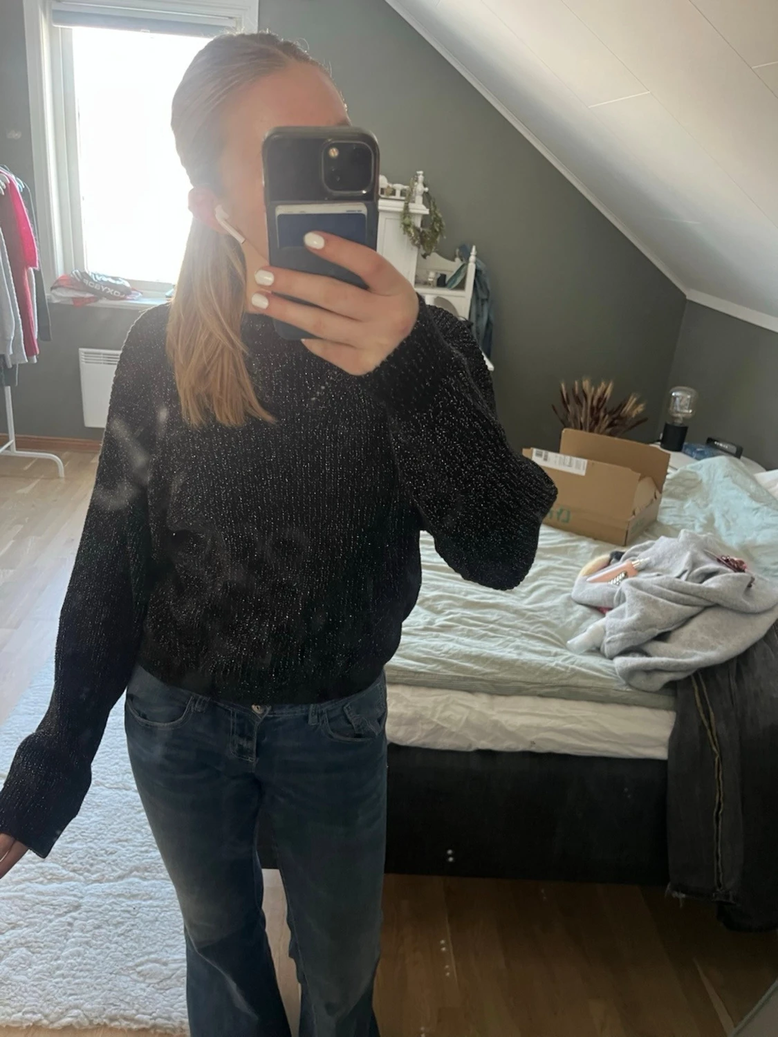 Svart stickad tröja med glitter