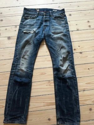 Replay Jennon Jeans - Replay jeans i modellen Jennon Har skett en lagning på framsida lår W29 L32 Hör av dig vid minsta fundering🤝