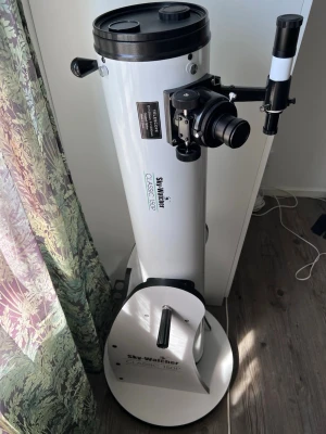 Sky-Watcher Classic 150P - Jag har ett teleskop (Sky-Watcher 150P Classic) till salu då jag uppgraderar till ett annat teleskop. Skicka gärna ett PM vid intresse. Teleskopet är köpt i mars. Ingår: • Mobiladapter • 12,5mm okular • 25mm okular • 2” adapter  Hämtas i Värnamo. pris: 3400kr
