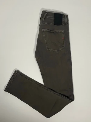 Replay jeans  - Säljer ett par riktigt snygga och trendiga Replay  jeans i fint skick, storlek 29/32, vid frågor är det bara att skriva //Gramenti