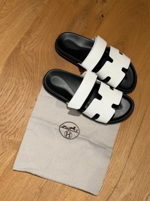 H chypre sandaler  - Mycket snygga sandaler i otroligt fint skick.