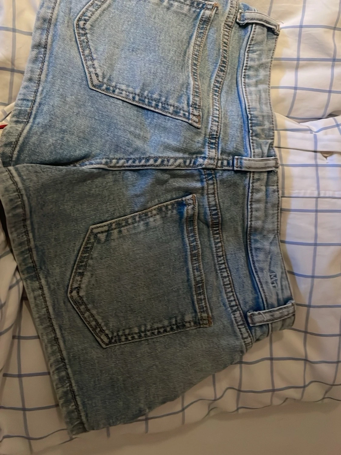 Ljusblå jeansshorts med dragkedja