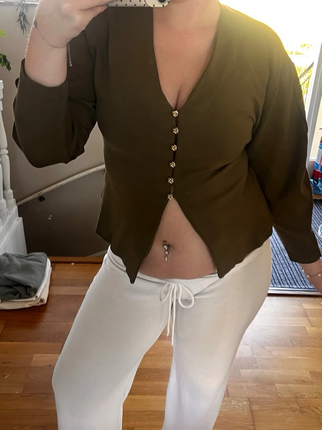 Olivgrön cardigan med knappar