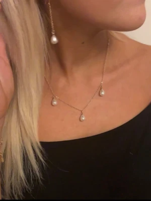 Handgjorda smycken - Stängde ner mitt UF företag innan studenten och har massor av smycken/ material kvar, bla halsbandet på bilden. Alla smyckena är handgjorda av mig🤩🤩