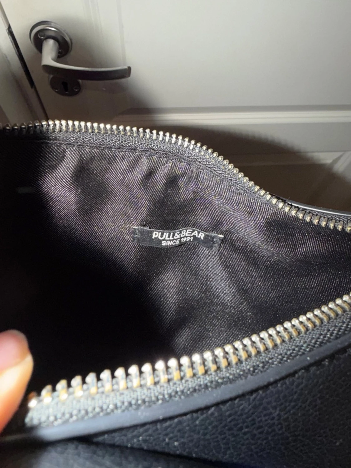 Svart axelremsväska i skinnimitation PULL&BEAR - 2
