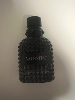 TOM valentino parfym - den är tom