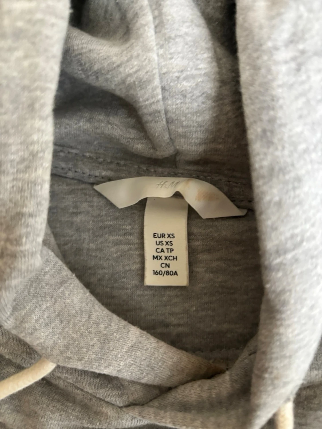 Grå croppad hoodie med kort ärm - 2