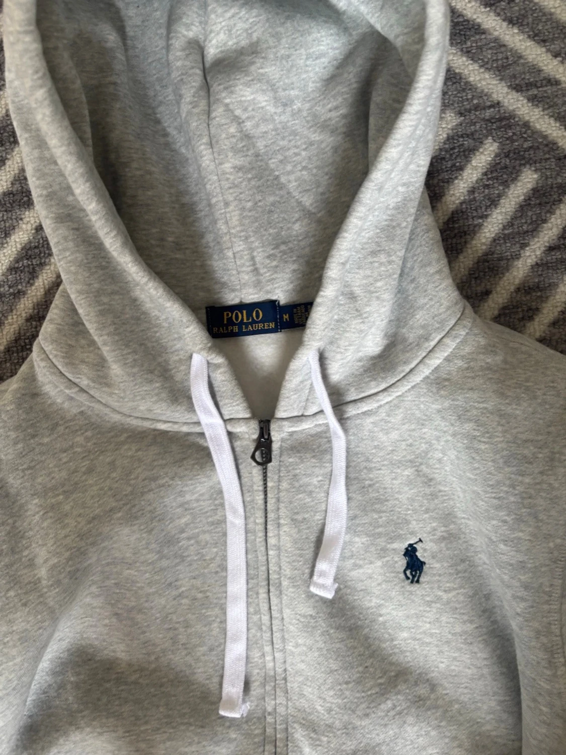 Grå hoodie från Polo Ralph Lauren - 1