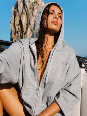 Grå zip hoodie från Alo - Storlek M men lite större i storlek, knappt använd 