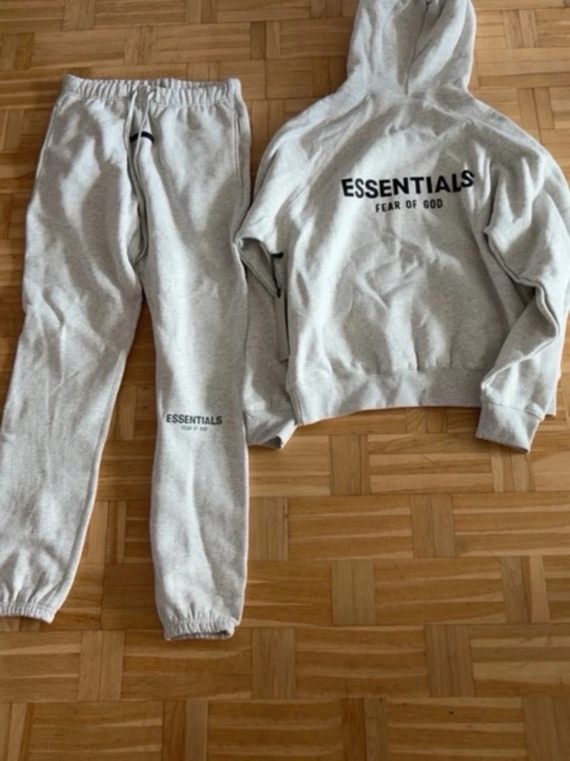 Grå Essentials set