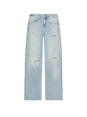 Ljusblåa raka ripped jeans - Säljer ett par ljusblå jeans med raka ben och flera slitningar och hål på både lår och knän. Jeansen har klassisk femficksmodell och hög midja. Perfekta för en avslappnad och trendig look.