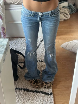 Byxor från Gina tricot  - Dessa byxor är super fina! För långa för mig, byxorna har ett jätte fint mönster på bak fickorna. Storlek S 14+