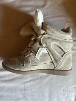 Isabell Marant - Snygga isabell marant. Blev aldrig till användning. Storlek 38. Skriv för frågor💕☺️