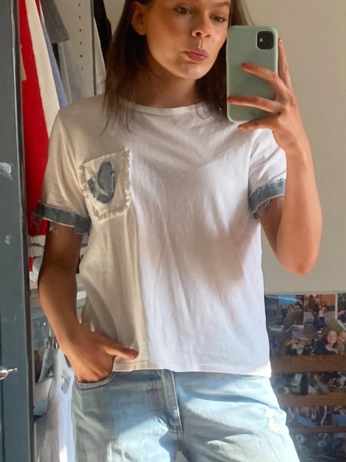 Vit tshirt med jeansdetaljer