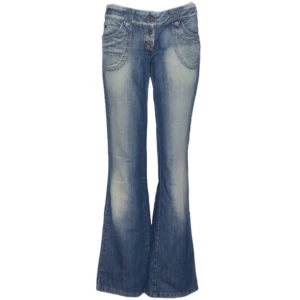 Vintage lowwaist/ lowrise bootcut/ flare jeans, Vero Moda, y2k/ cyber/ alt/ 2000s/ 2000tal/ 00s/ 00tal - Supersnygga lågmidjade utsvängda jeans från Vero Moda! 100% bomull 