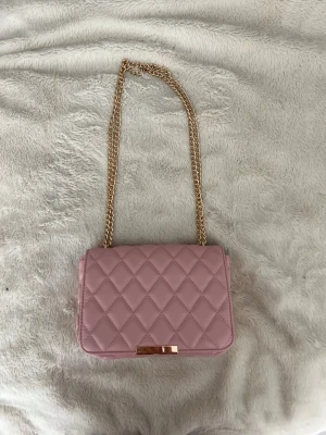 Rosa handväska  - Jätte gullig rosa väska💕💕