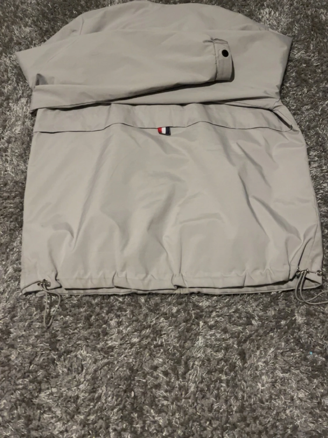 ljus grå vindjacka från Moncler - 1