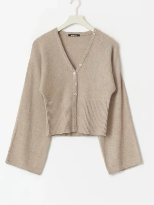 Beige cropped cardigan från Gina Tricot - Trendig beige stickad cardigan från Gina Tricot, helt slutsålt, pris kan diskuteras