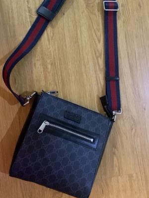 Gucci väska  - Knappt använd 