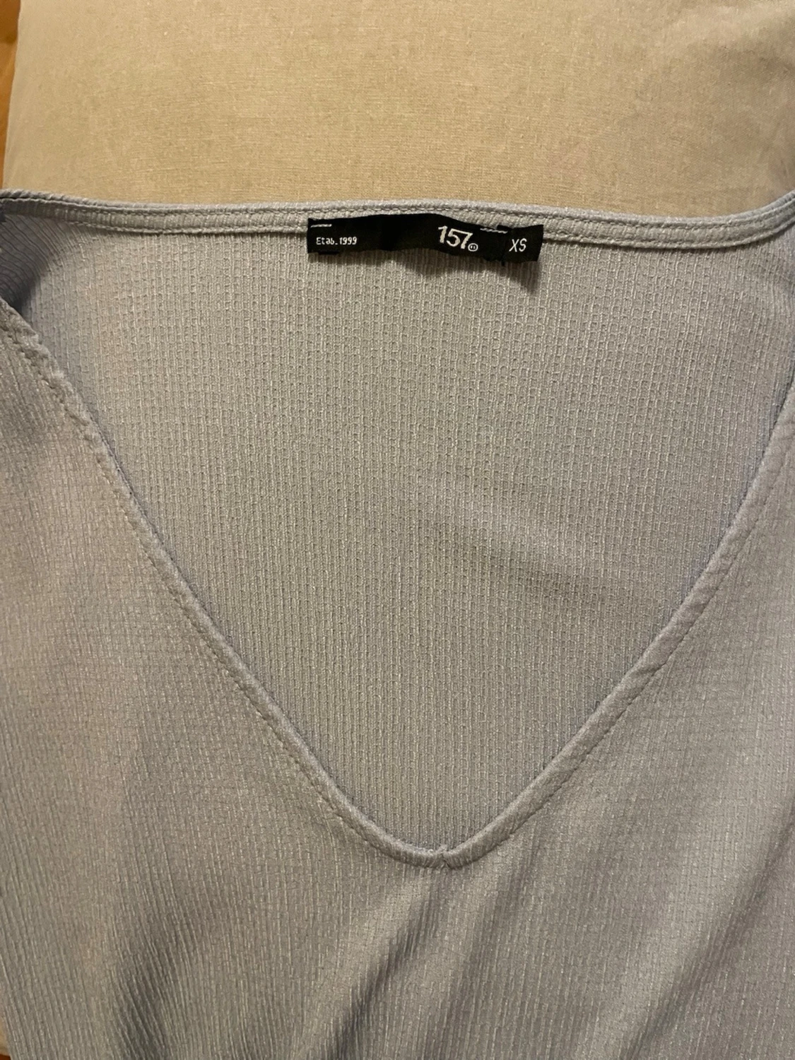 Ljusblå volangklänning med v-ringning - 2