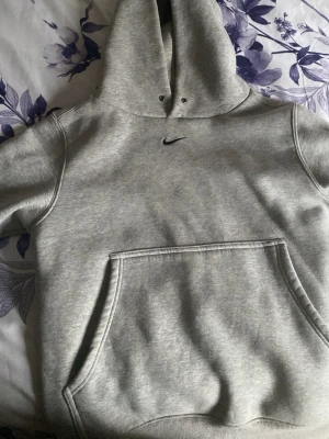 Grå Nike hoodie  - Tjock mysig hoodie