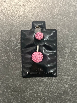 Rosa glittrig navelpiercing - Navelpiercing aldrig använd