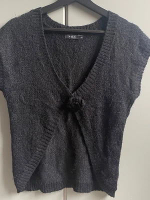 Kofta/bolero - Tunt stickat material som är lite glittrigt🩷