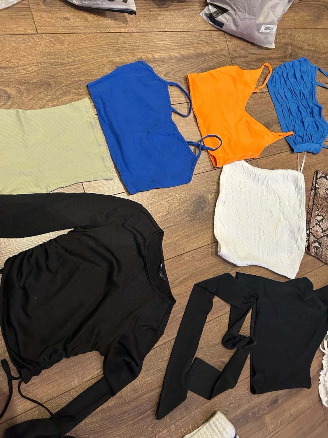 Mix av trendiga toppar i olika färger xs ca i strl  - 3