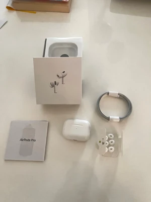 AirPods Pro 2 (2022) - Säljer dessa oanvända AirPods Pro 2 i nyskick. Kontakta gärna vid fler frågor!