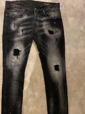 Dondup jeans  - Dondup jeans i nyskick. Modellen George. Storlek W33. Skriv vid frågor eller funderingar!