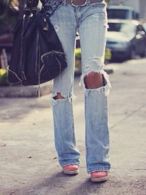 ! SÖKER!👀  - !SÖKER! Har du dessa jeans? Vill du sälja dom? Jag kan gärna vara köparen kontakta mig och skicka bilder så kommer vi överäns om det! .