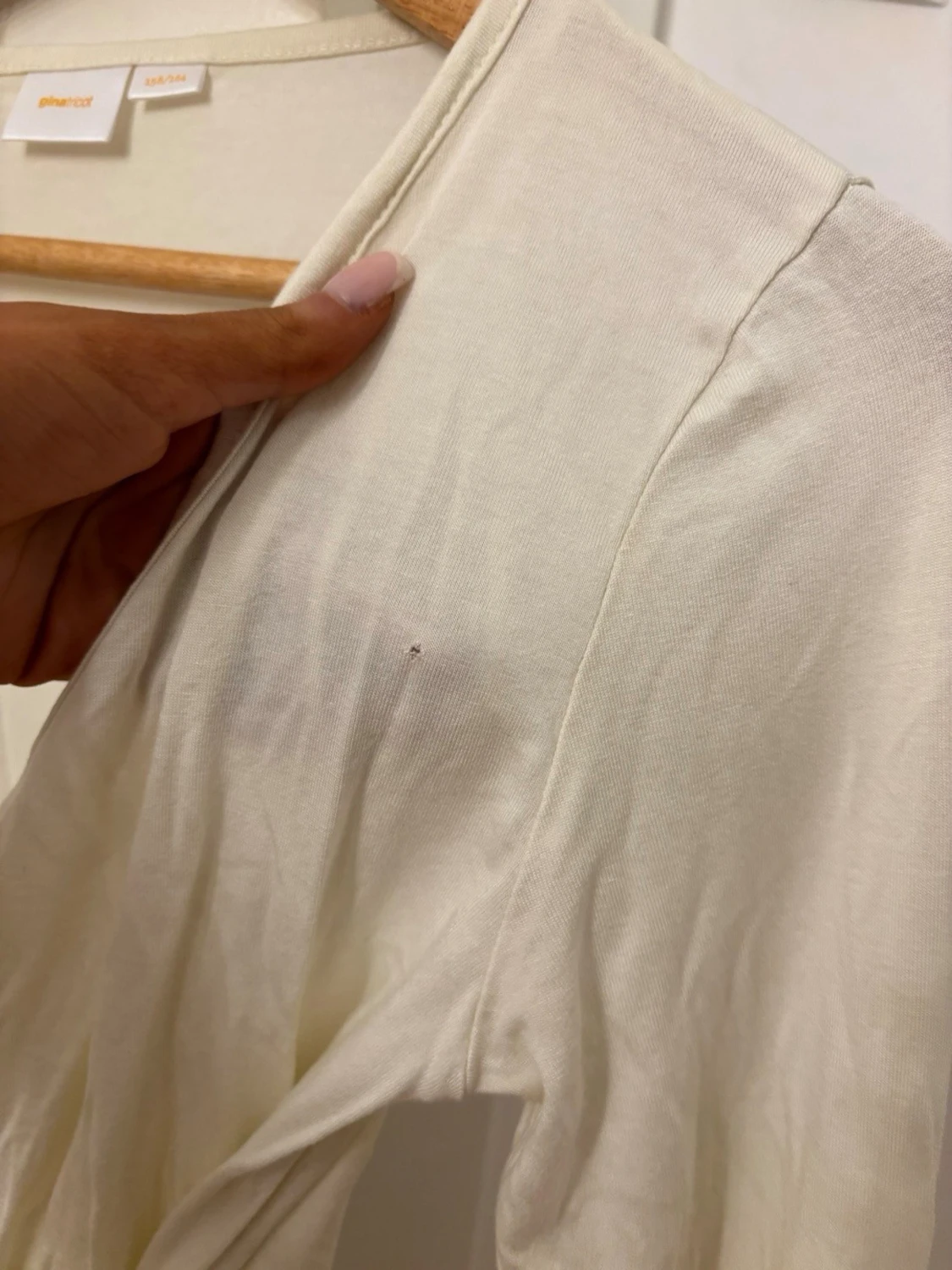 Krämvit tröja med knyt - 1