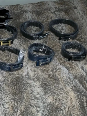 Bälten - Snygga H bälten, 250 kronor styck eller 1200kr. Priset är inte hugget i sten, kontakta för mer info👍