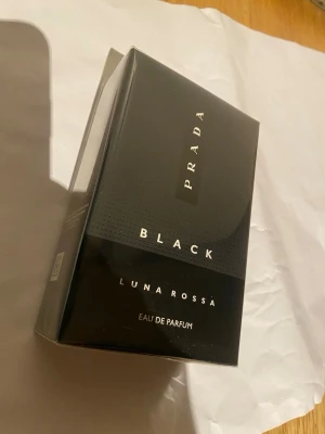 Prada Luna Rossa Black  - Prada Luna Rossa Black Eau de Parfum, helt oöppnad 