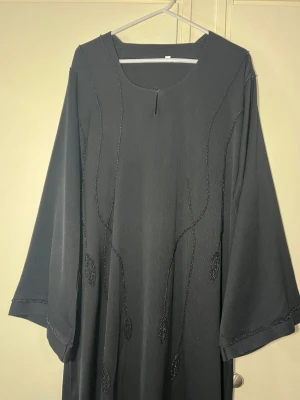 Dubai satin abaya 58 - Storlek 58