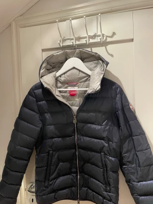 Colmar jacka - Mörkblå Colmar jacka väldigt bra skick passar s 