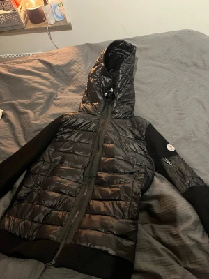 Svart cardigan  - Snygg cardigan som går att skanna.