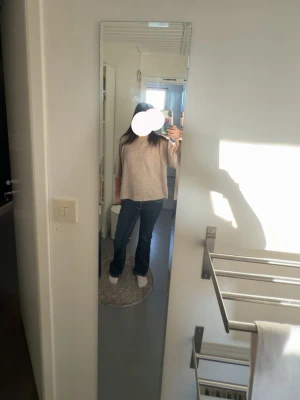 Beige kortärmad stickad tröja - Säljer en beige stickad tröja, bra kvalité passar S/XS från Lager 157 