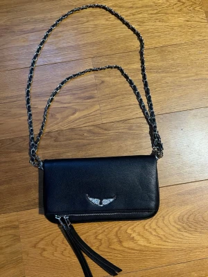 Zadig & Voltaire - En snygg zadig väska, har inga märken på användning. Säljer pga liten användning❤️