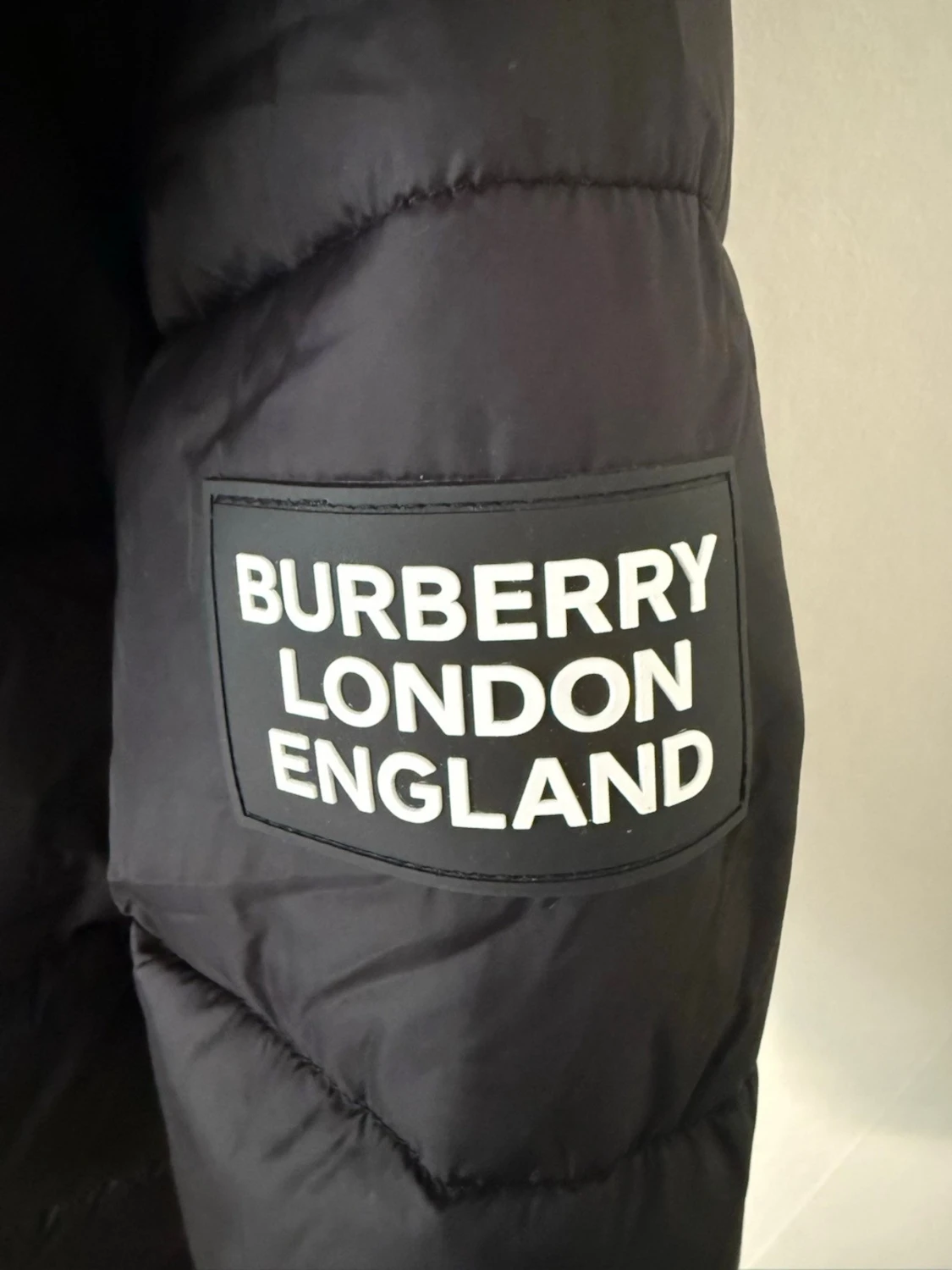 Svart pufferjacka från Burberry - 1