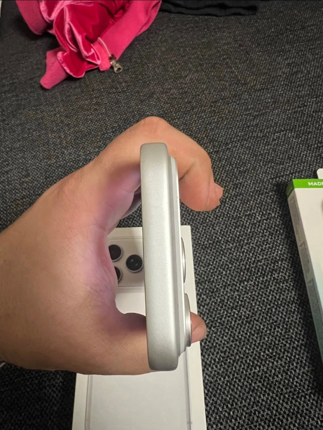  Silver iphone 17 pro - 2