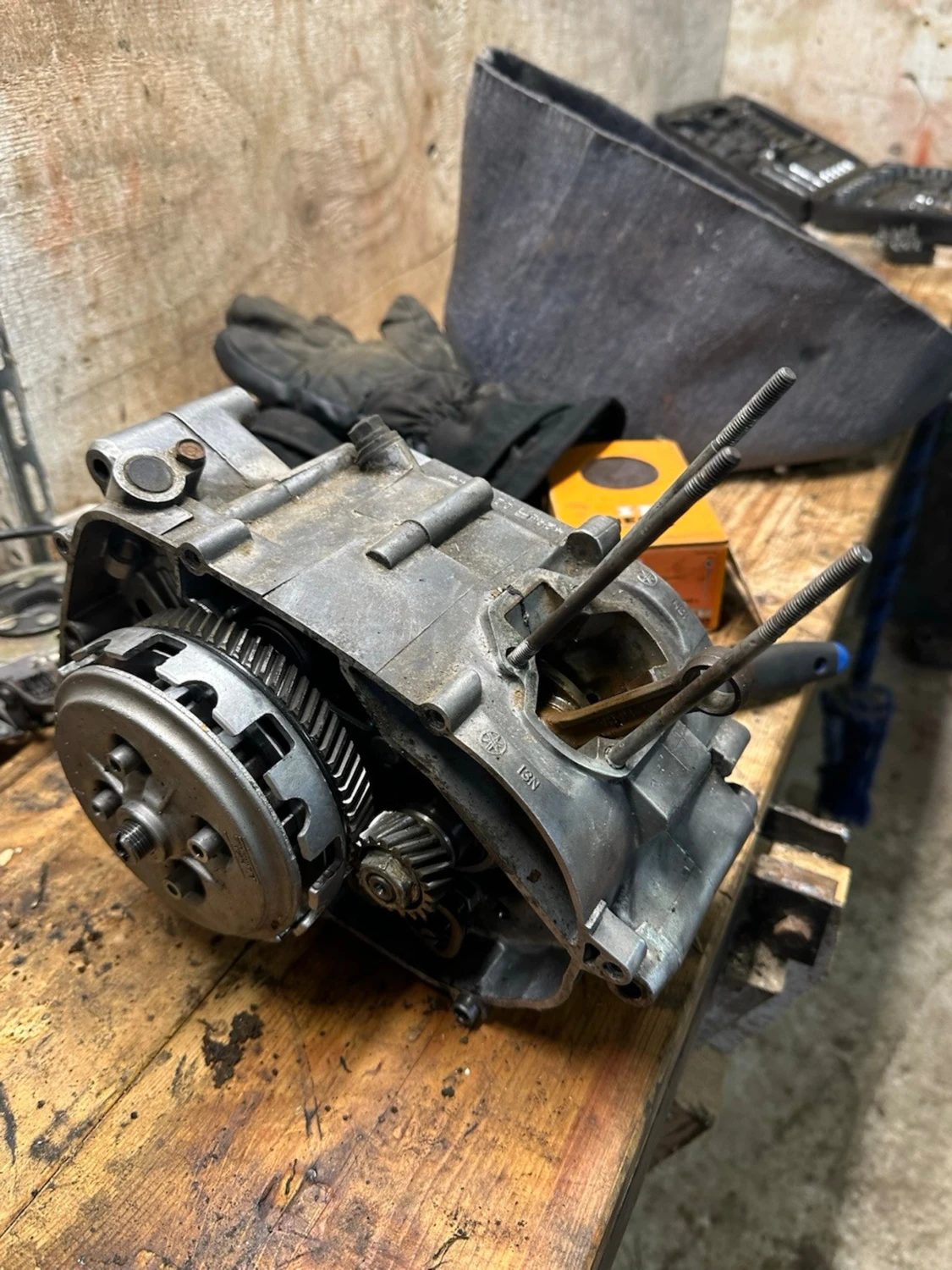 Motordel till Yamaha moppe