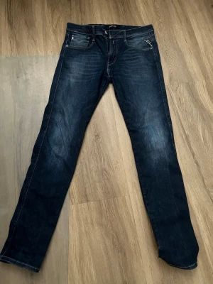 Replay jeans - Använda några gånger inga stora märken eller skador, säljer pga används sällan 