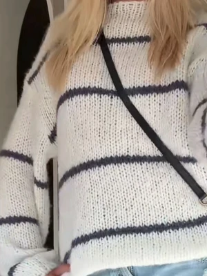 Söker - Söker denna tröja från Cubus!! Storlek S eller M!!🩷skriv ifall du har eller om nån annan har som du vet inte för dyr😁