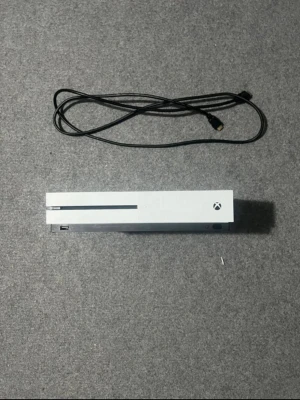 Xbox one s - Säljer en xbox one s som fungerar perfect.Bra för gaming och spela med vänner.OBS följer bara hdmi kabel