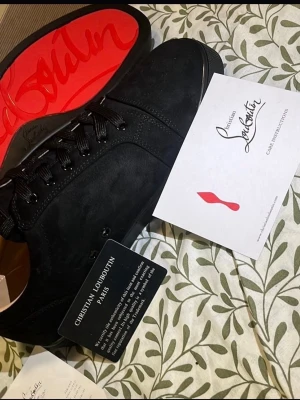 Christian loubitins  - Säljer även denna modell. Som sagt pris diskuteras vid snabb affär och all tillbehörigget finns!