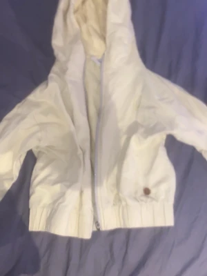 En gul tjocktröje kofta - En gul fin tjocktröja i väldigt bra skick 