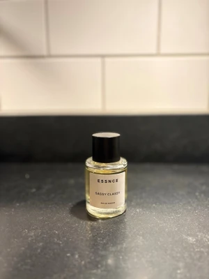 ESSNCE Sassy Classy Eau de Parfum - Oanvänd, doften passade ej mig därför säljer jag😊 buda gärna! 