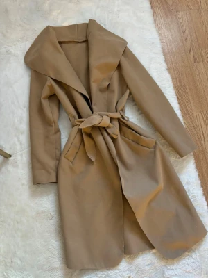 Kappa - Använd fåtal gånger, jättefint skick!  Står ingen storlek i, men den passar mig som bär storlek S i jackor